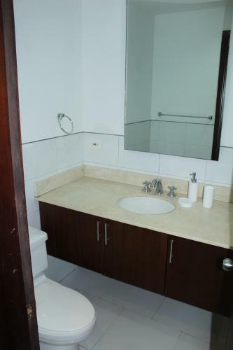 Apartamento Amplio Apt De 3 Alcobas Edificio Primera Linea De Playa