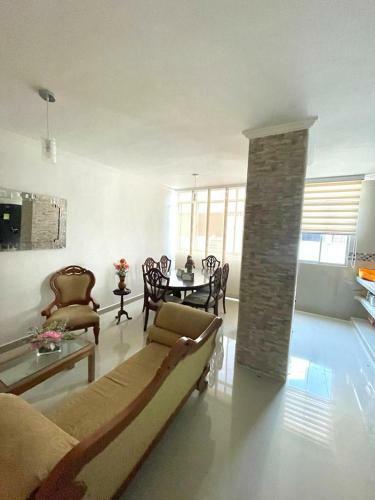 Apartamentos En Edificio Los Delfines