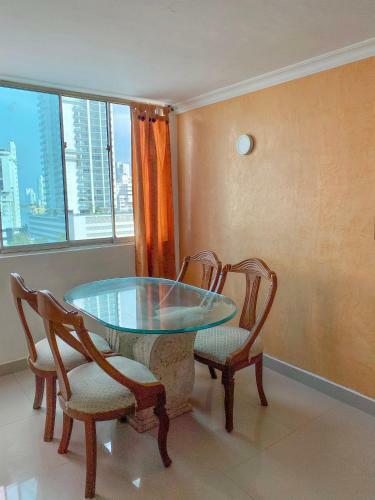Apartamentos En Edificio Los Delfines