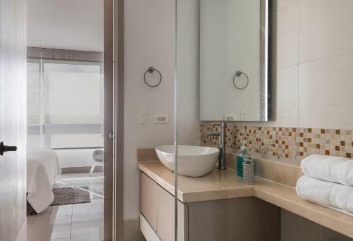 Relaxing 1 Br Beachfront Apartment W Wifi And Pool