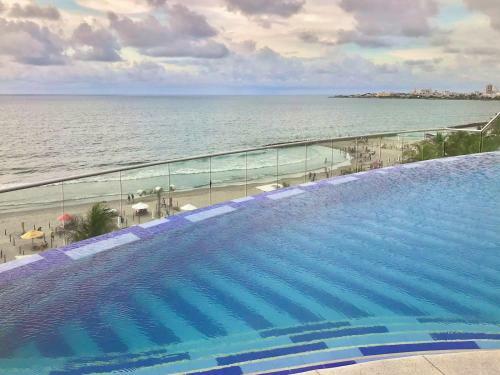 Stunning Highrise Seafront Apartment