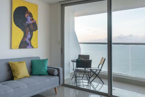 Stunning Highrise Seafront Apartment