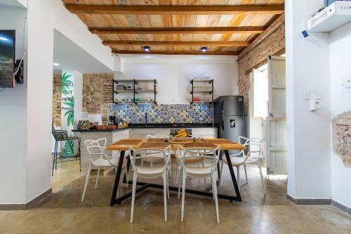 Fun House Pool & Rooftop Best Location Getsemani!