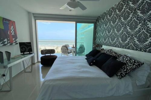 Enchanting + Unique Beachfront Apartment Rnt 96485