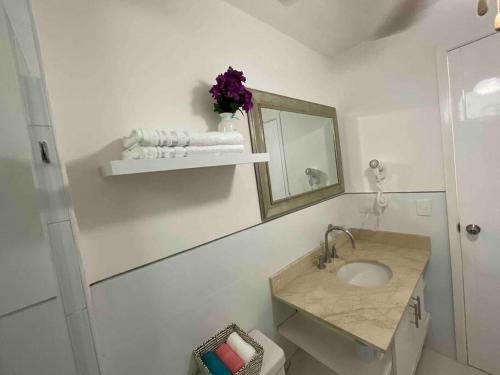 Nice Apartment With Direct Access To The Beach!