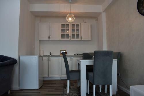 Silver Apartment