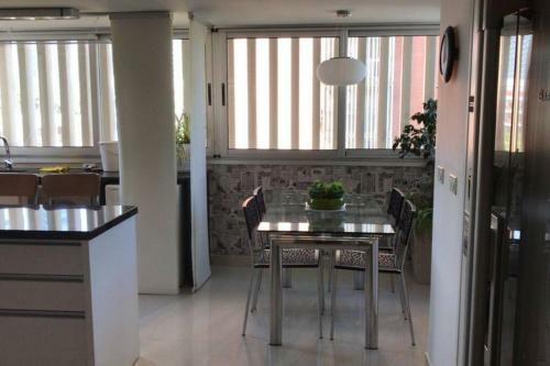 Apartamento Beachfront Oasis With 4 Bedrooms And Services