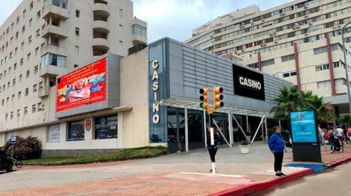 Apartamento Edificio Punta Del Este, Frente A Los Dedos Y Sobre Calle Gorlero