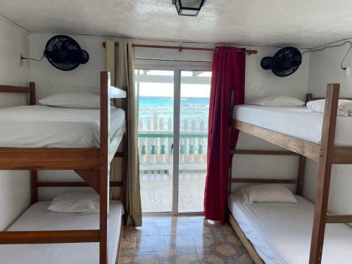 The Wave Hostel Corn Island