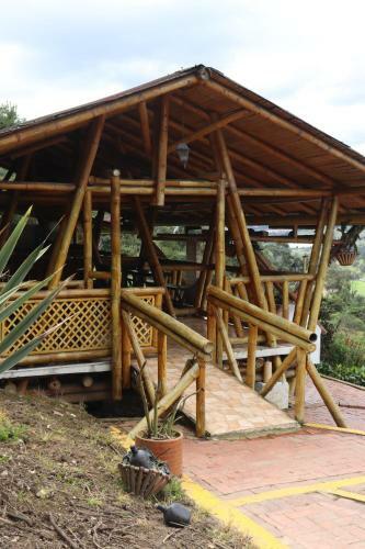 Chalet En Granja Campo Hermoso