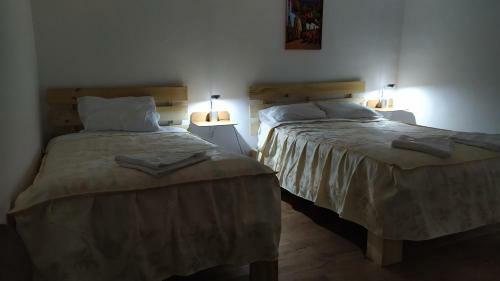 Anais Y Nicolas Hostel