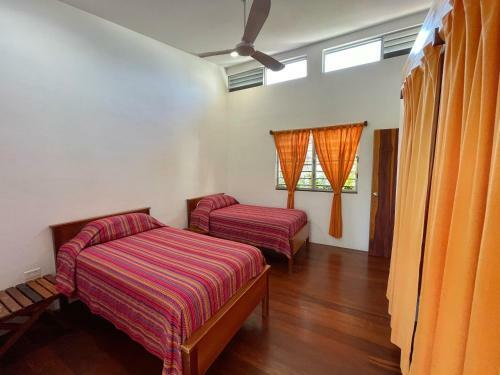 Villa Contemporary Hilltop Home With Impressive Panoramic View And Pool