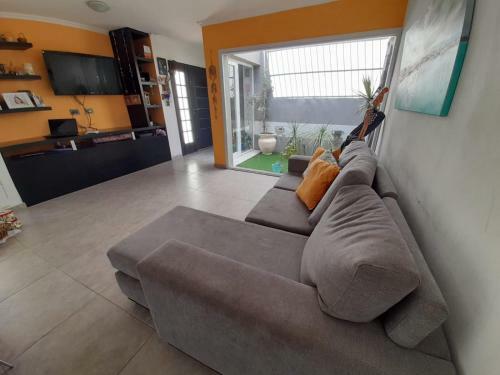 Hermosa Casa, Ideal Familias.