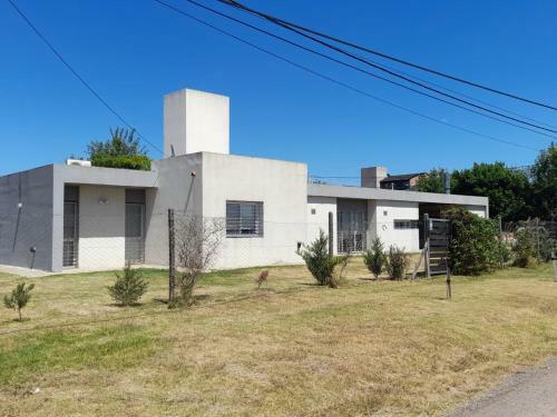 Hermosa Casa, Ideal Familias.