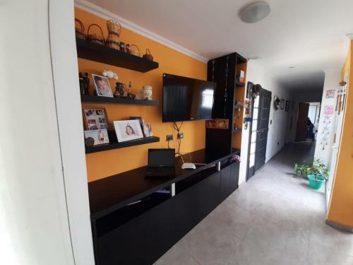 Hermosa Casa, Ideal Familias.