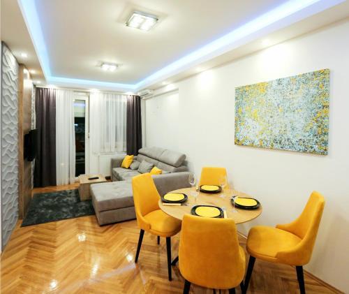 Jacuzzi Oasis Apartment (Free Parking)