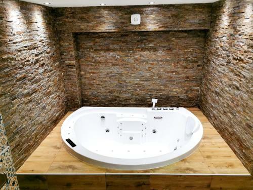 Canti Jacuzzi Apartments