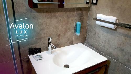 Avalon Lux Studio Apartment