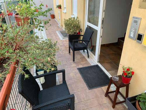N6 Apartment