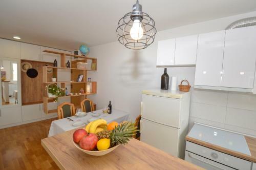 Shine24 - Spacious And Bright Apartment - New