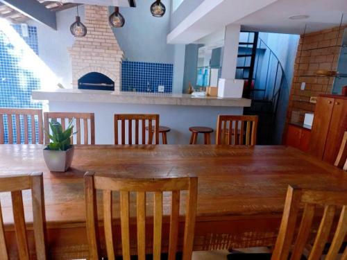 Casa 3 Suites Ar/piscina/churrasqueira