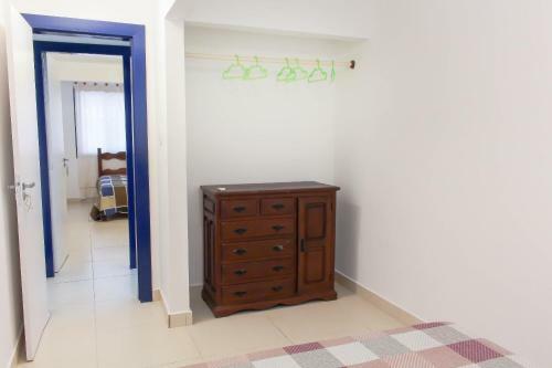 Ampla Casa Com Garagem A 300m Da Rua Das Pedras