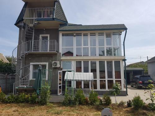 Apartment On Demenchuka 19