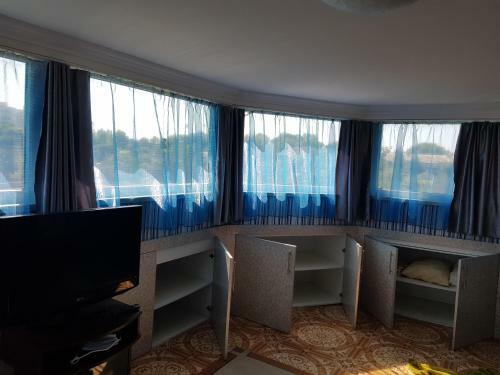 Apartment On Demenchuka 19