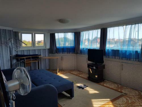 Apartment On Demenchuka 19