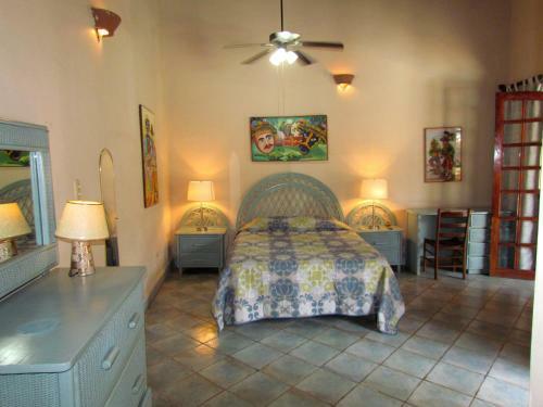 Casa Gallo-3 Bdrm Colonial W/ Pool