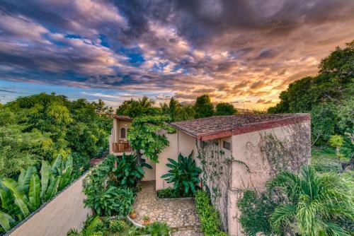 Hotel Secret Garden