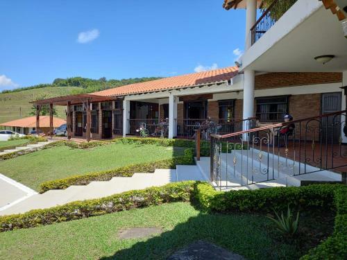 Bed & Breakfast Lake House Calima II