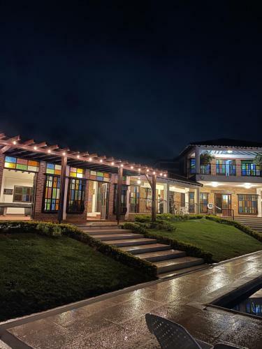 Lake House Calima