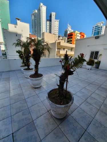 Apartamento A 150m Da Praia, Com Piscina E Wi-fi 90mb