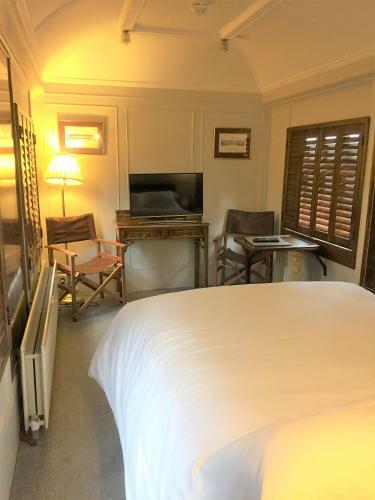 Hostal The Old Railway Station