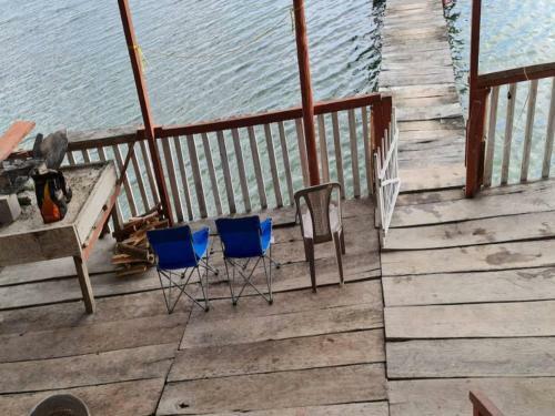 Caba�a En Playa, Lago Peten Itza