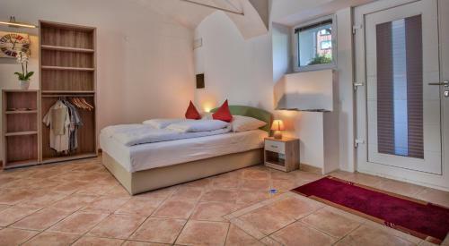 Apartment Pod Velbi