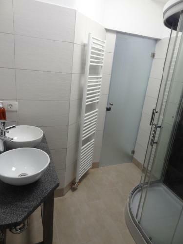 Hostal Tabor - Apartments Rozmanova Street