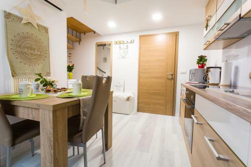 Apartamento Aromatic Herbs Loft -new, Central & Parking