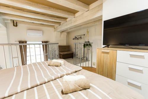 Apartamento Aromatic Herbs Loft -new, Central & Parking
