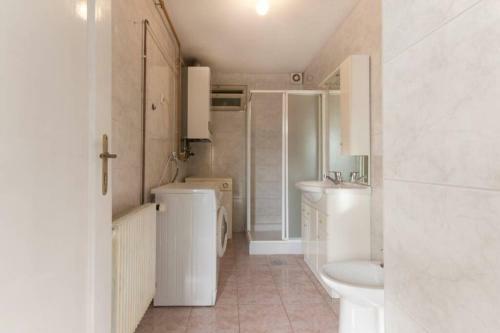 Quiet Apartment With Garden + Parking