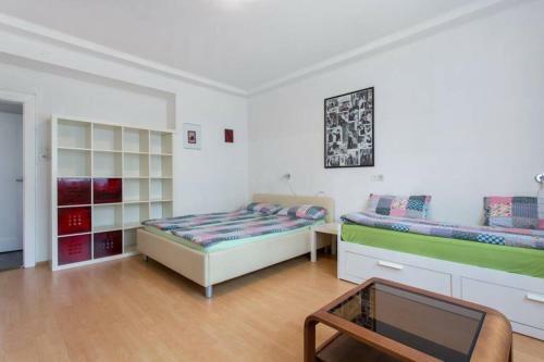 Quiet Apartment With Garden + Parking