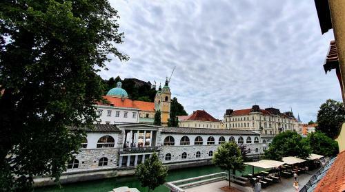Hostal Petkov?ek - River Side