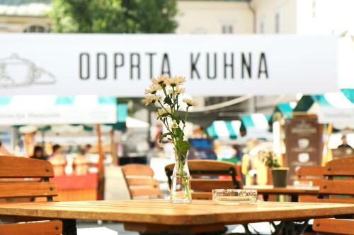 Hostal Petkov?ek - River Side