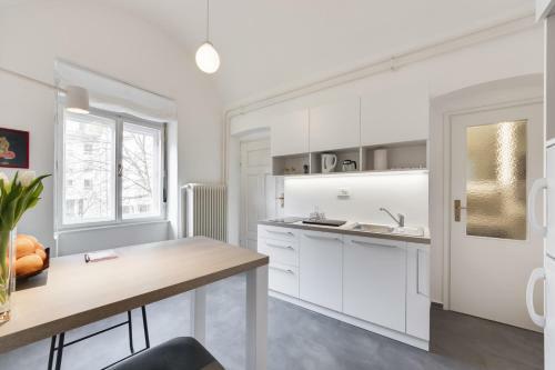 City Center Apartment With Parking