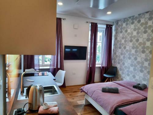 Apartment Gold