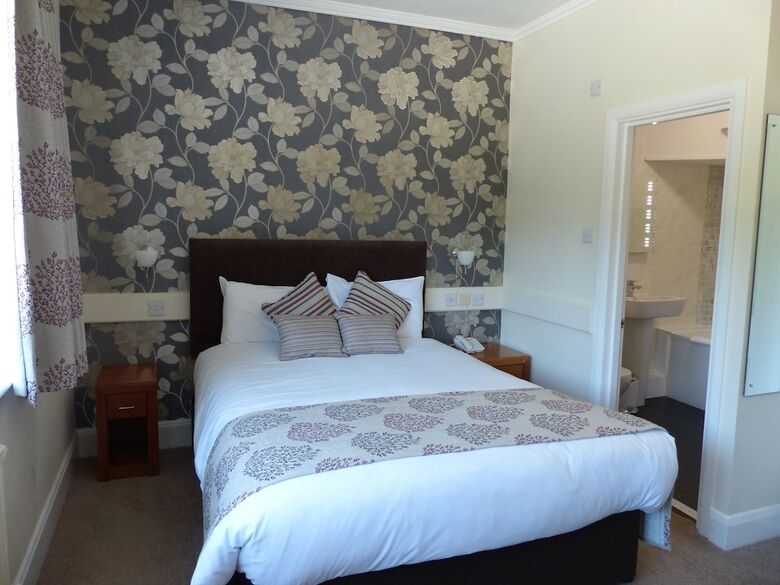 Farnham House Hotel
