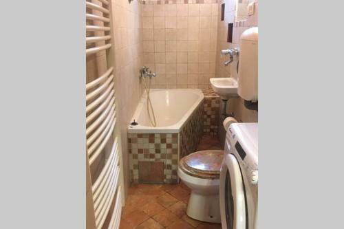 Urban View Apartment With Free Parking