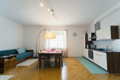 Sunny Villa Apartments
