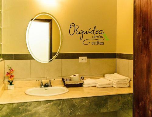Hotel Orquidea Limon Suites
